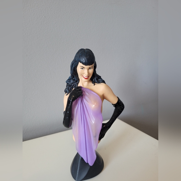 Bettie Page Other - Bettie Page Mini Bust, VGUC